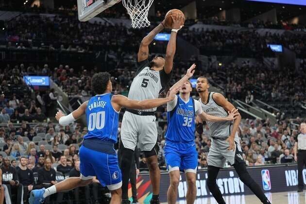 Stephon Castle's huge game helps Spurs complete mini-sweep of Mavs