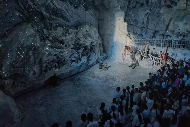 Expats resonate with Long March on immersive journey