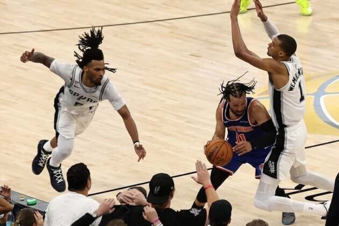 Knicks draw on maturity, moxie to take two in San Antonio