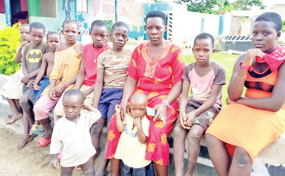 Teopista Nakiwala, eyasigala n’abaana ba Fred Kamya Teopista Nakiwala, eyasigala n’abaana ba Fred Kamya akyapooca n’ebiwundu mu ddwaaliro. Teopista Nakiwala, eyasigala n’abaana ba Fred Kamya Teopista Nakiwala, eyasigala n’abaana ba Fred Kamya akyapooca n’ebiwundu mu ddwaaliro.