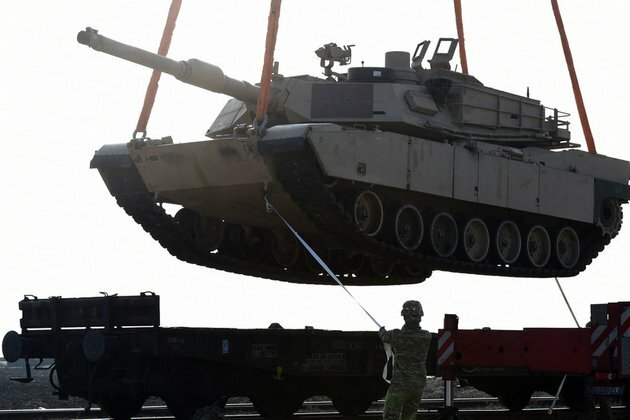 White House confronted over tanks to Ukraine