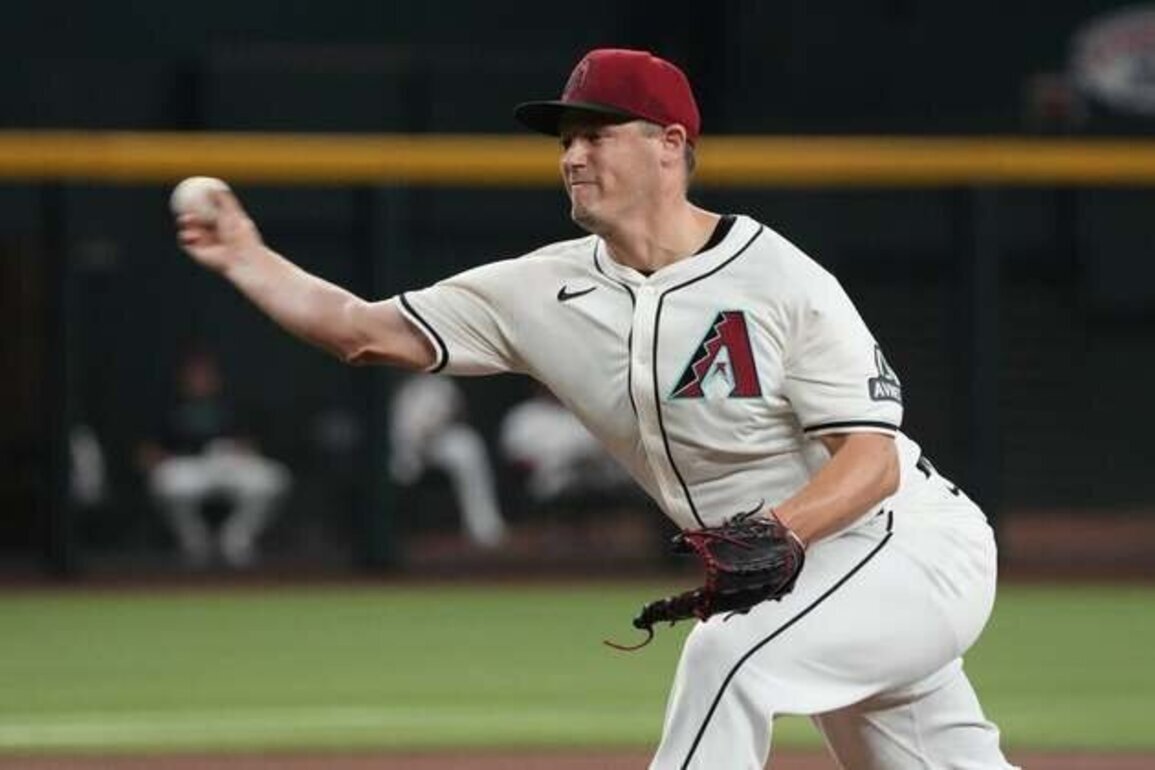 Reports: D-backs bringing back reliever Paul Sewald
