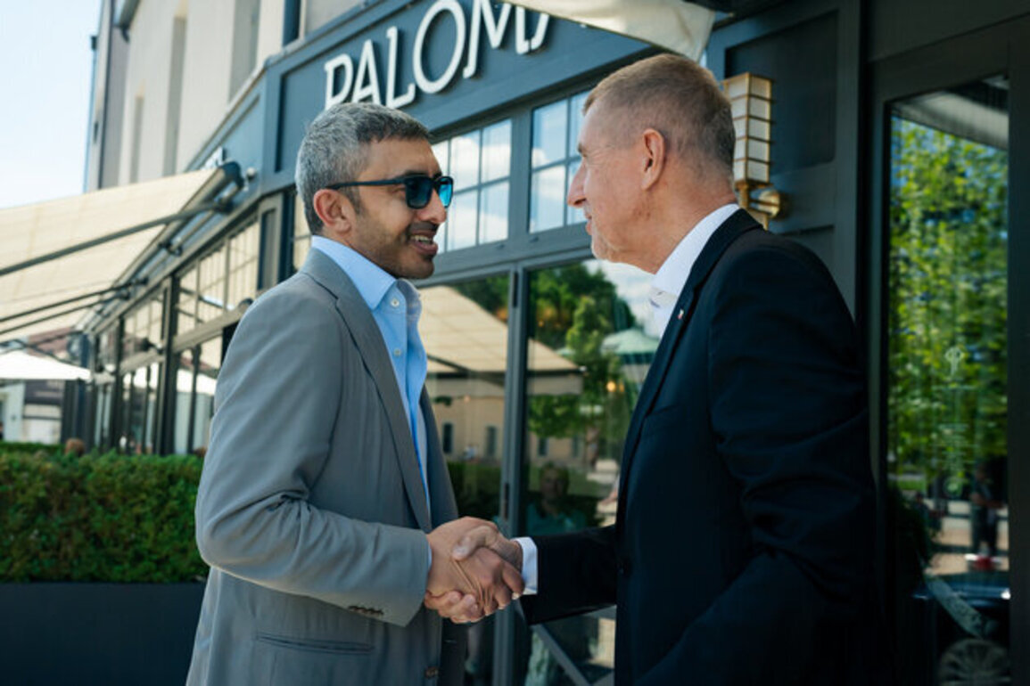 Abdullah bin Zayed meets Czech PM in Prague