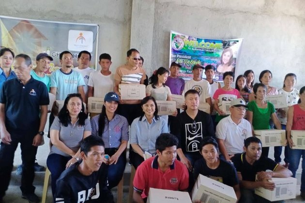 VP Leni awards P2M worth of projects in Pola