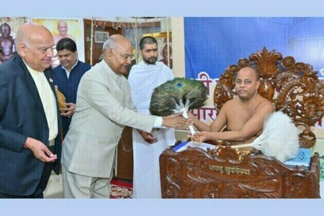 Ramnath Kovind former President of India has visited and met Parampacharya Sh. Paragya Sagar Ji Muniraj to discuss on the world peace