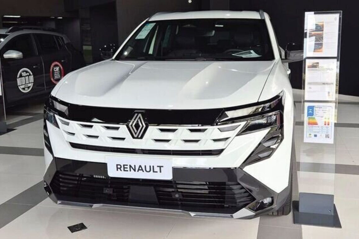 Renalt Duster 7 Seater Gets New Techno Mid Variant  First Look