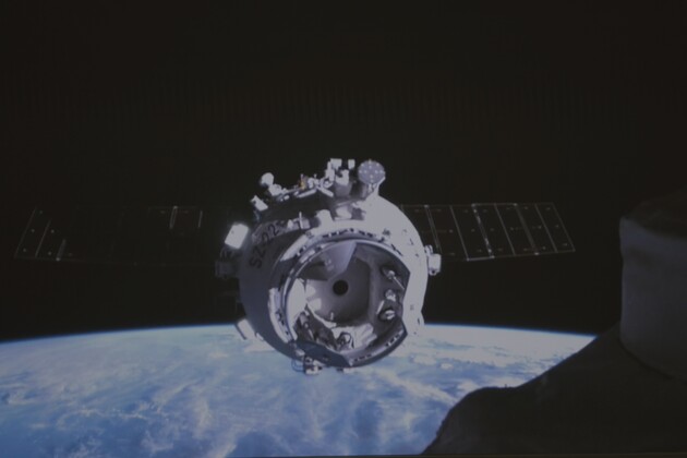 FOCUS | China's Shenzhou-22 spaceship docks with space station combination