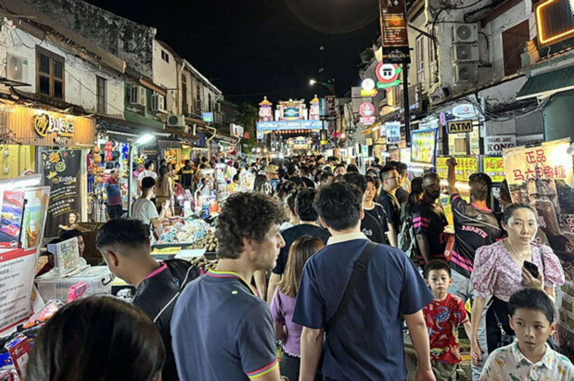 China-Malaysia visa-free travel now officially in effect