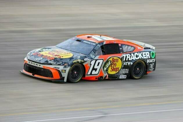 Chase Briscoe edges teammate Denny Hamlin for Pocono victory