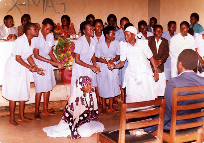 anyange irls econdary chool act a play to entertain parents