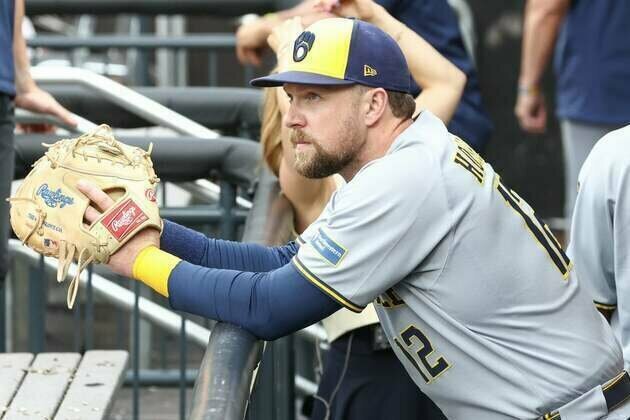 1B Rhys Hoskins (thumb) returns to first-place Brewers