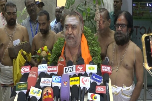 "UP CM has done very good arrangements": Shankaracharya Kanchi Kamakoti Peetham returns from Maha Kumbh