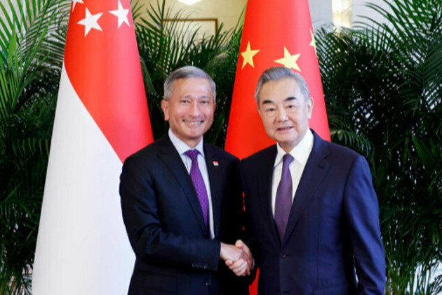 Wang Yi meets Singaporean foreign minister
