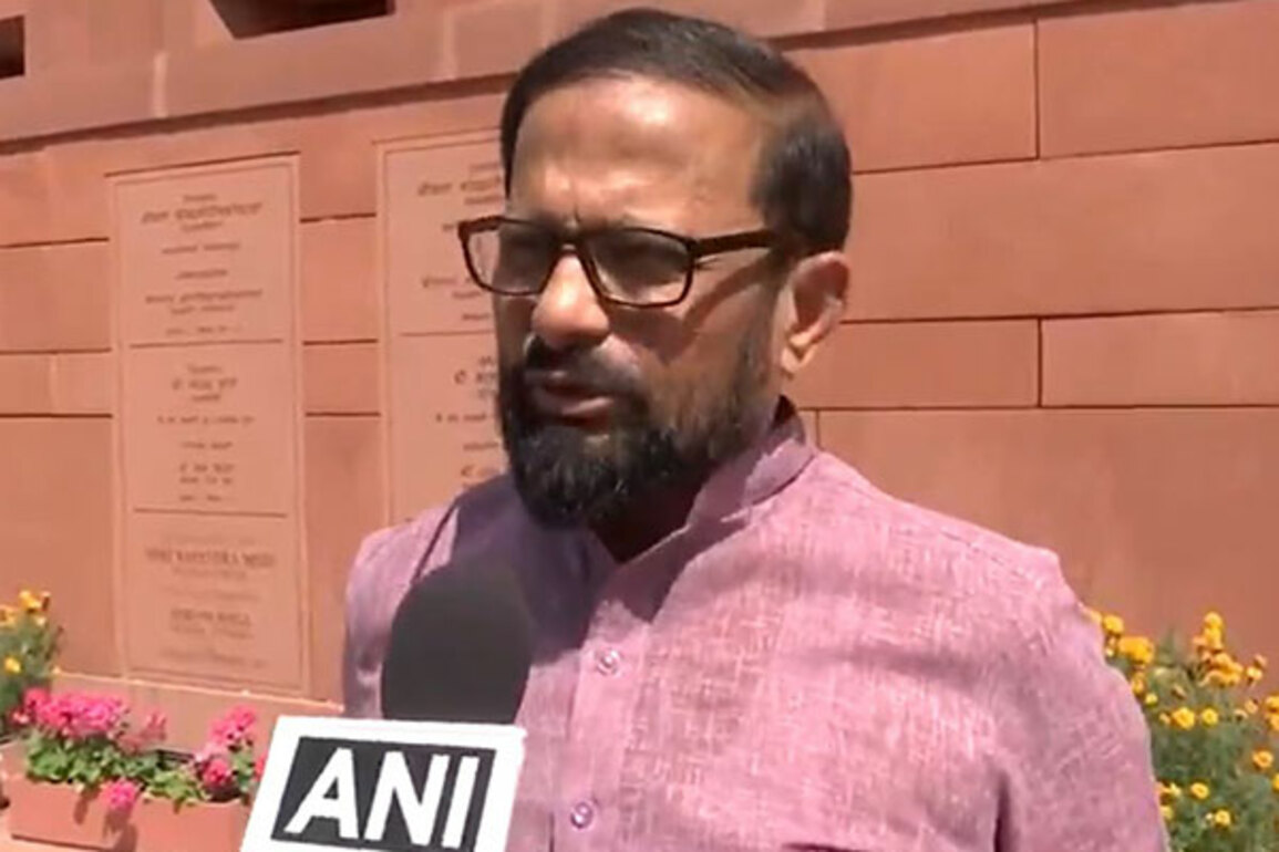 "Kunal Kamra has been given money," says Shiv Sena MP Naresh Mhaske
