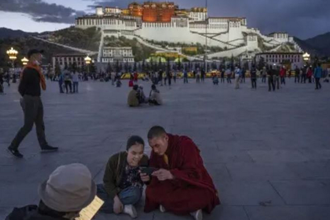 China arrests Tibetans for internet, phone use, says Human Rights Watch