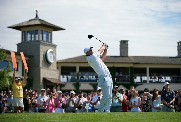 Scottie Scheffler overcomes terrible hole to keep lead at Memorial