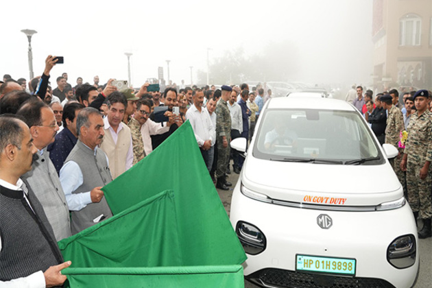 Himachal Pradesh CM Sukhu flags off 20 e-taxis under RGSSY
