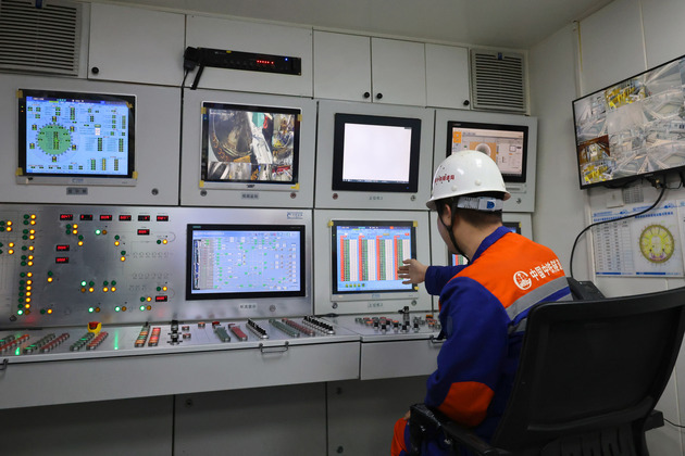 CHINA-YANGTZE RIVER-SHIELD TUNNELING MACHINE-CONSTRUCTION (CN)
