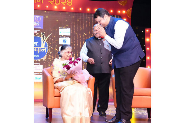 Devendra Fadnavis pays emotional tribute to veteran singer Suman Kalyanpuri