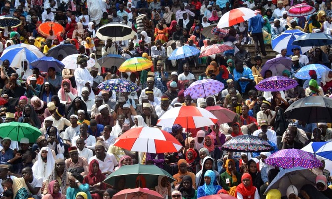 Thousands attend Menk's preaching Thousands attend Menk's preaching