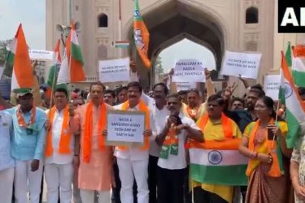 Hyderabad: BJP leaders protest at Charminar, demand deportation of Pakistani nationals