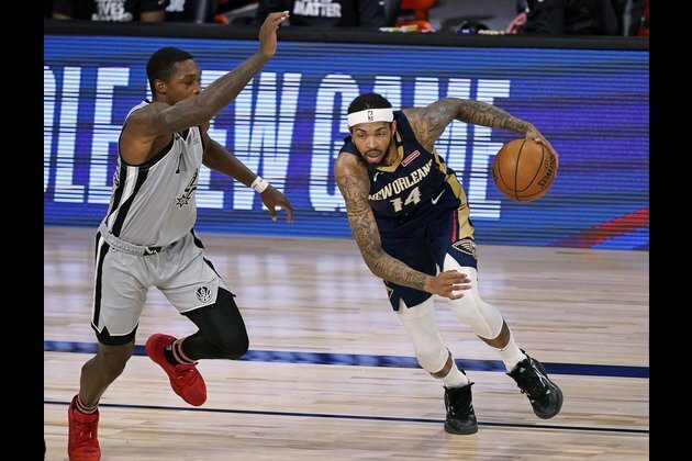 Spurs keep playoff hopes alive, help eliminate Pelicans