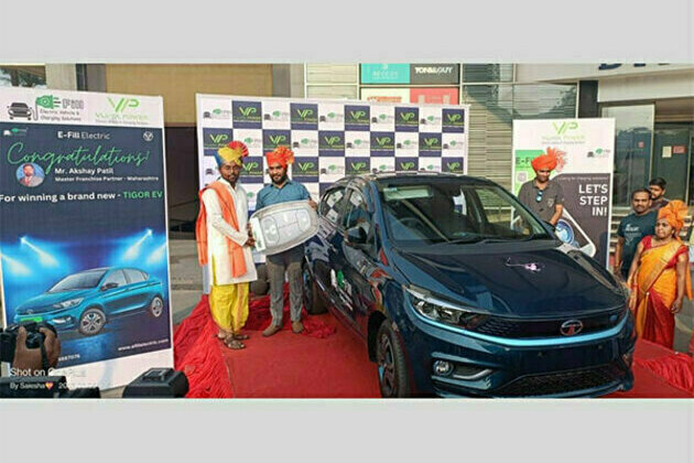 E-Fill Electric, EFEV Charging Solutions Pvt Ltd gifted an EV car to its franchise partner as a token of appreciation