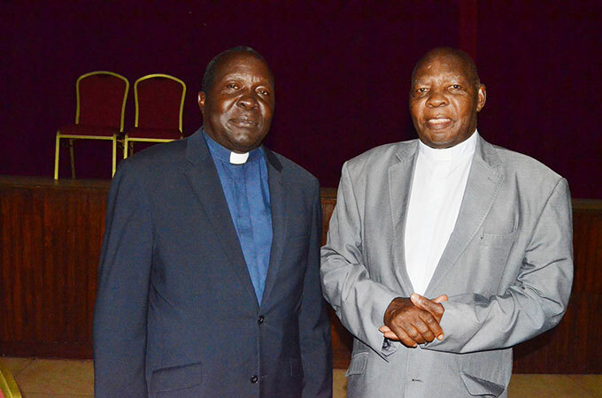  he ean of anoni deanery r eter sennyondo with sgr harles ato during the function