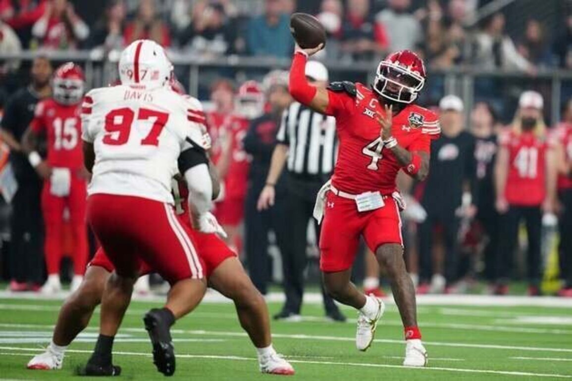 Devon Dampier's huge day leads No. 15 Utah over Nebraska in Las Vegas Bowl