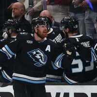 Mammoth win home playoff debut, grab 2-1 lead over Knights