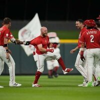 Reds rally late, walk off with 10-inning win over Royals