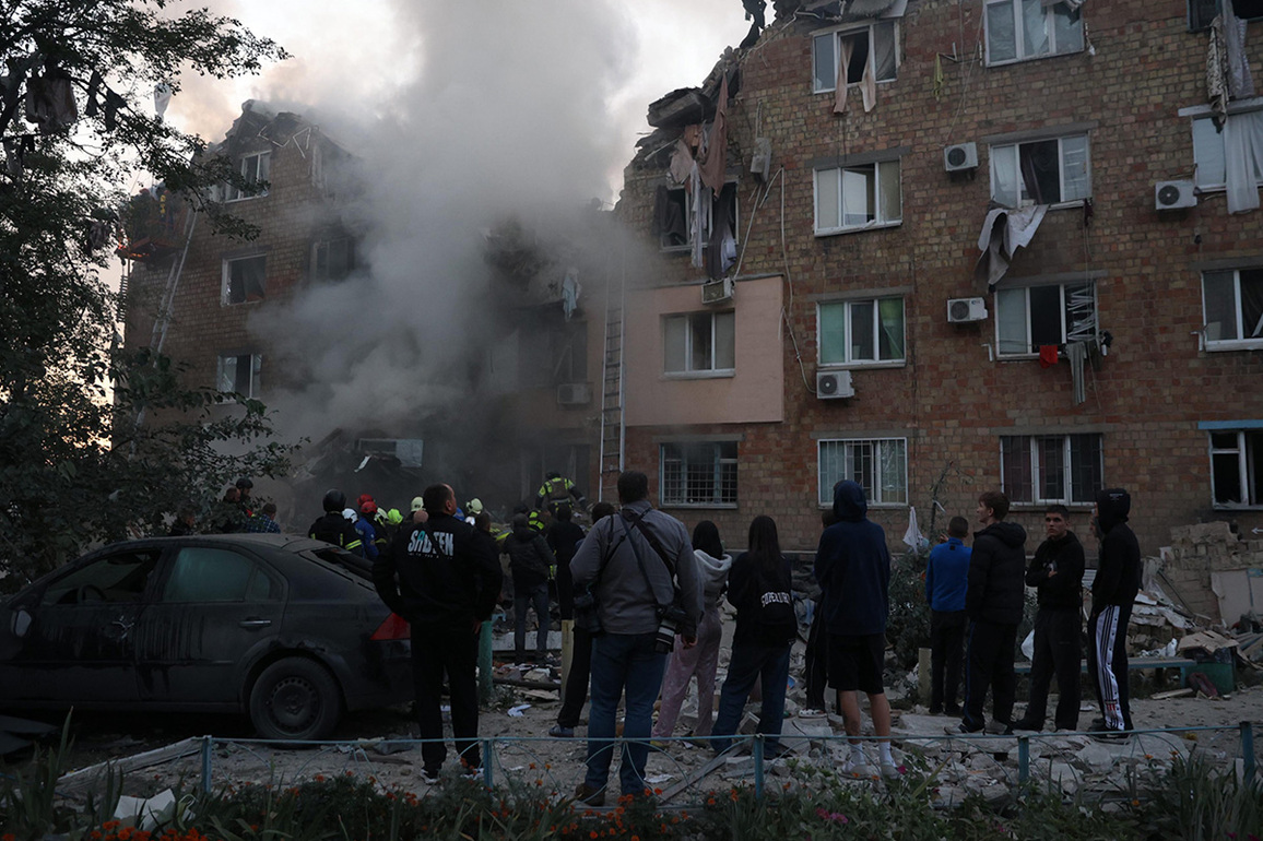 Russian strikes kill 8, Zelesnkyy calls for a response from China