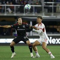 Toronto FC tie up D.C. United on penalty kick