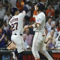 Astros score 4 in 8th to earn comeback win over Yankees