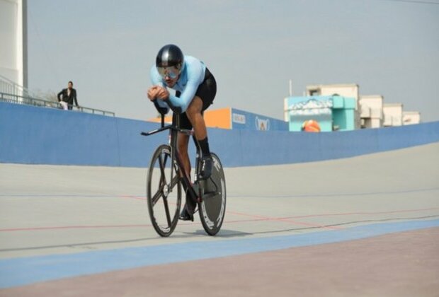 Pushkar Singh Dhami gives medals to cyclists at the 38th National Games