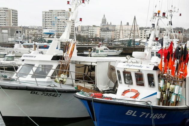 French fishermen to blockade their own ports in Brexit row