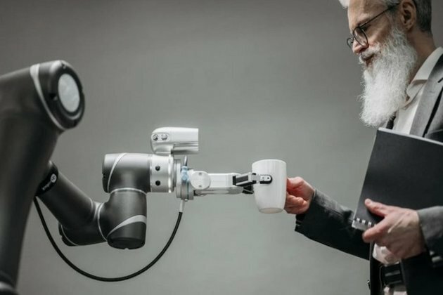 One-hour training is enough to control a third robotic arm: Study