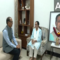 Shivraj Singh Chouhan meets Vijay Rupani's family members, pays tributes to late leader