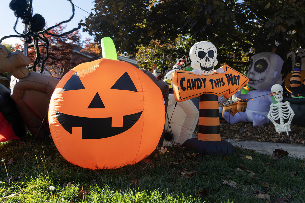 CANADA-ONTARIO-HALLOWEEN DECORATIONS