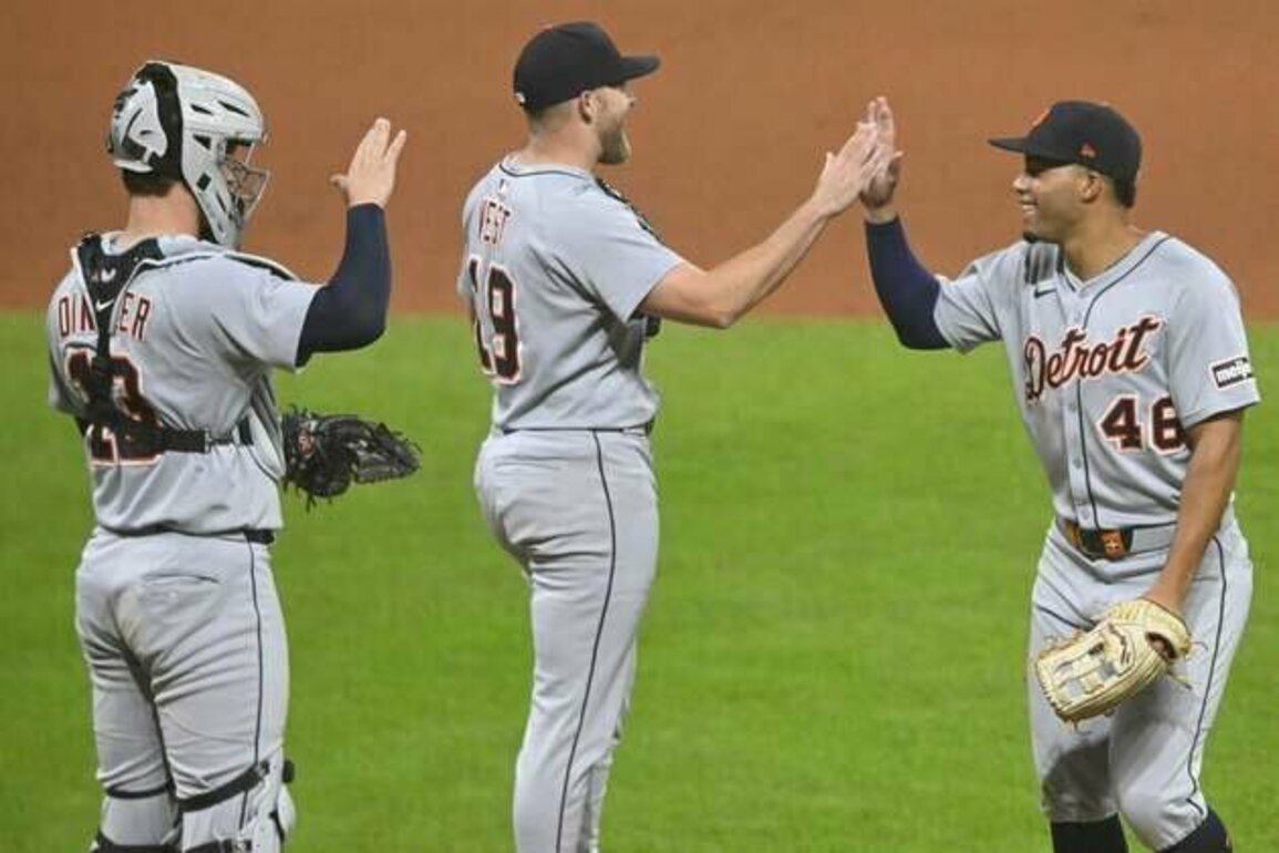 Exhaling after ending skid, Tigers take division chase to Boston