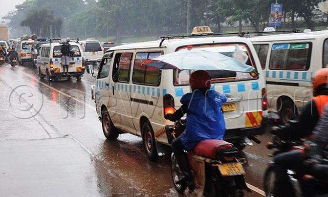 Heavy rain paralyses traffic Heavy rain paralyses traffic