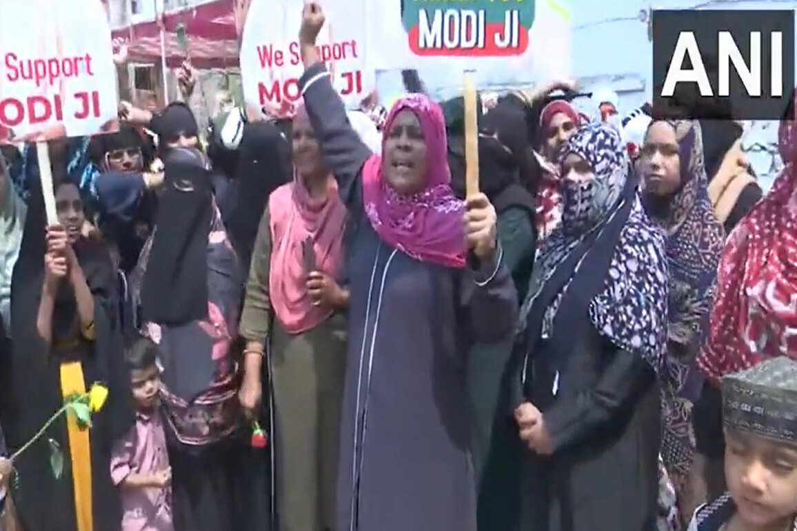 Women from Muslim community come out in support of Waqf Amendment Bill in Bhopal