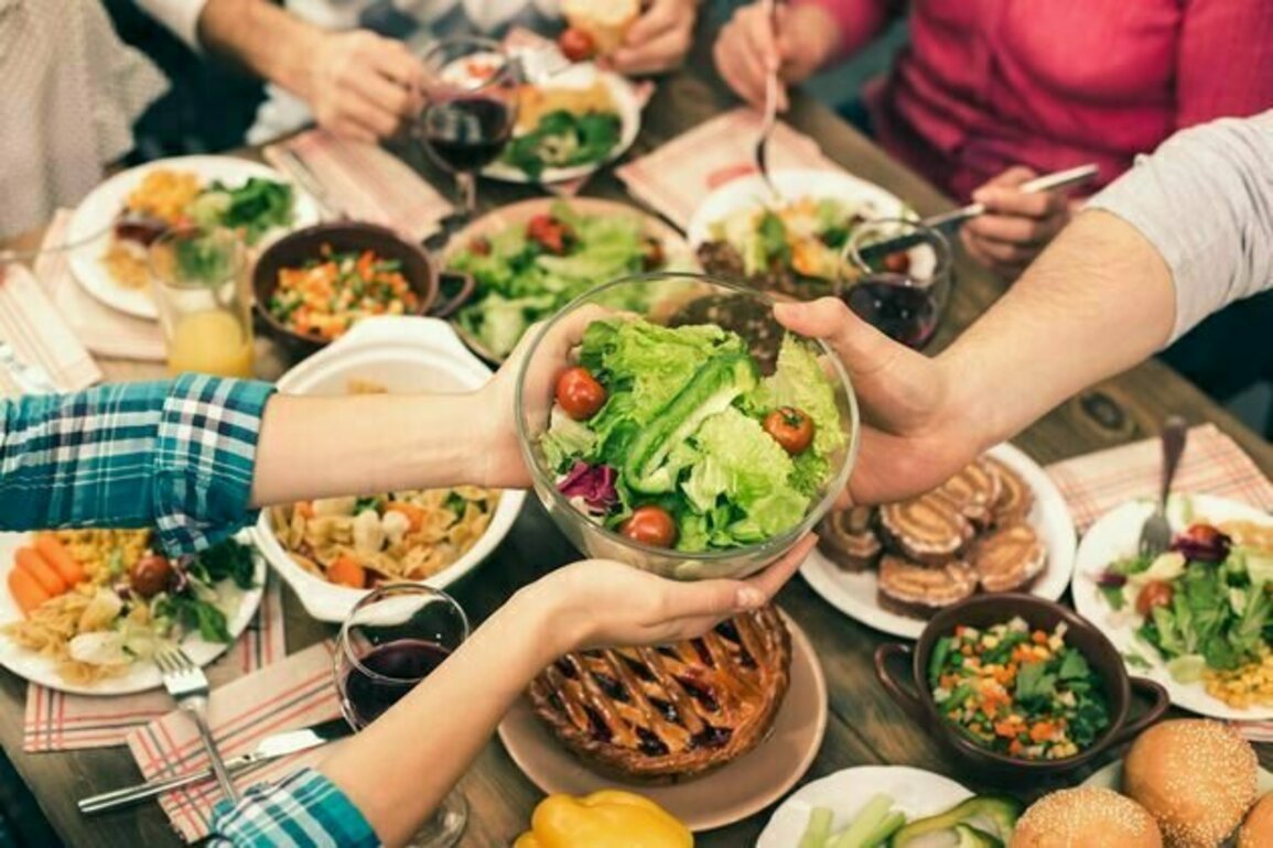 Staying socially connected can help maintain healthy eating with age, especially for older women