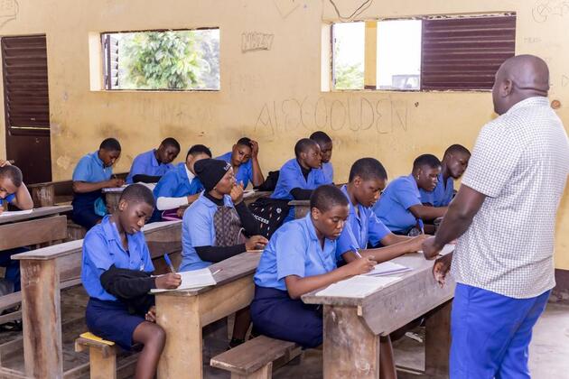 (Hello Africa) From destroyers to defenders of learning -- Cameroon's ex-separatists reignite hope through education