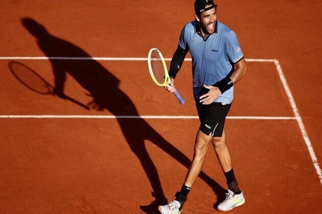 Berrettini cruises past Cerundolo into French Open final eight