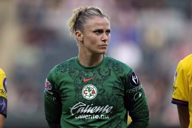 Wave sign Spanish GK Sandra Panos to 3-year deal