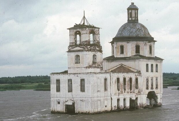 How the ruined church at Krokhino stood against rising waters