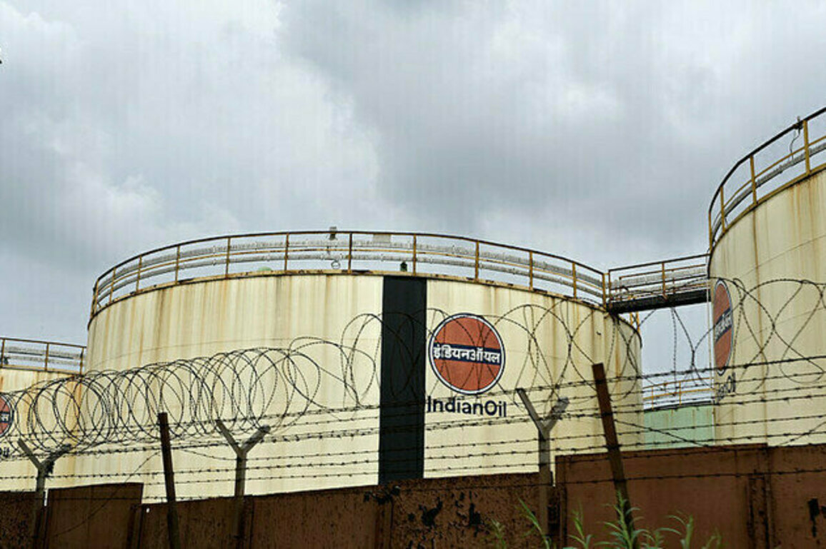 Indian refiner pays for Russian oil in yuan  Reuters