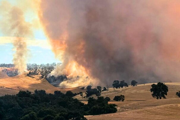 Smoke rising from the Boddington bushfire