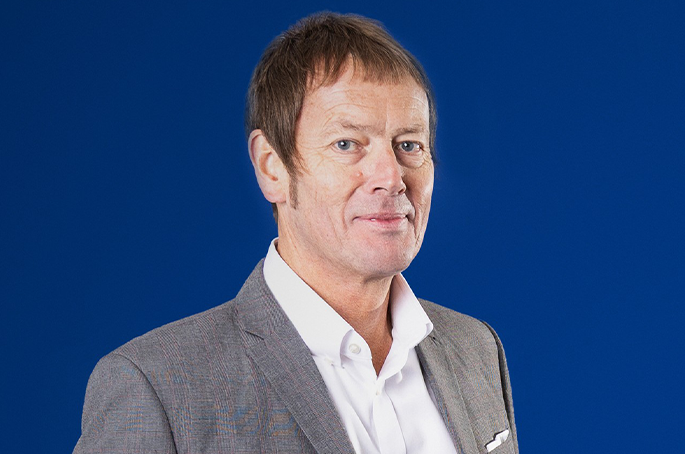 Simon Russell